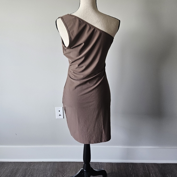 One shoulder brown dress - Picture 4 of 5